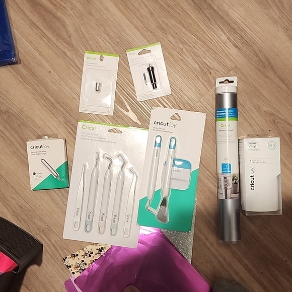 Circut bundle - Picture 12 of 12